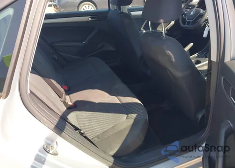 2018 Volkswagen Passat 2.0T R-Line/2.0T S из США, поврежденный, VIN 1VWAA7A36JC011598